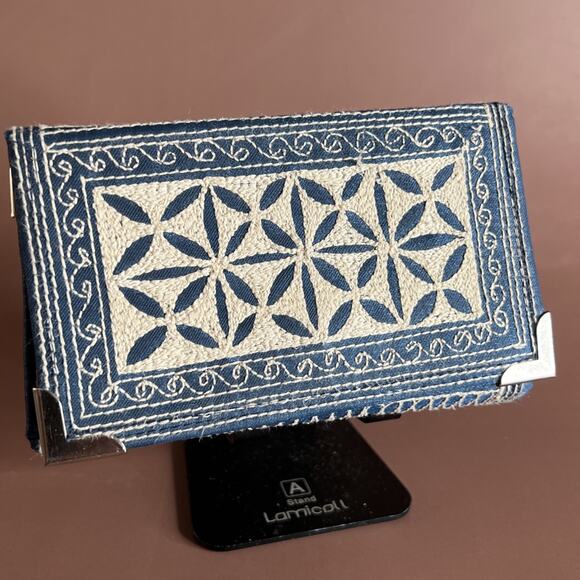 Laga Wallet-Small Fold-Blue White Embroidery – Vegan Handmade – 5.5×3 – Preowned - Picture 1 of 10
